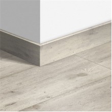 МДФ плинтус Quick-Step Parquet Светло-серый бетон (Concrete wood light grey) QSPSKR01861 в цвет декора ламината IM1861 / IMU1861