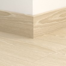 МДФ плинтус Quick-Step Parquet Дуб морозный бежевый QSPSKR05799 в цвет декора ламината CLH5799