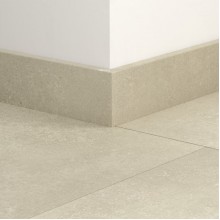 ПВХ плинтус стандартный Quick-Step Standard skirting QSVSK40274 в цвет декора пола Бетон песчаный (Sandstone concrete) AVMTU40274