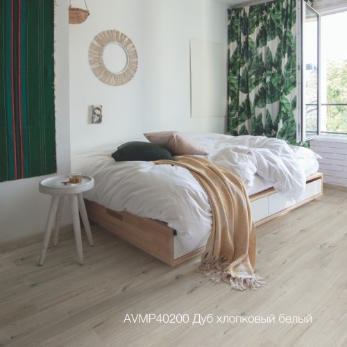 Плитка ПВХ Quick-Step Дуб хлопковый белый (Cotton Oak White Blush) коллекция Alpha Vinyl Medium Planks AVMP40200